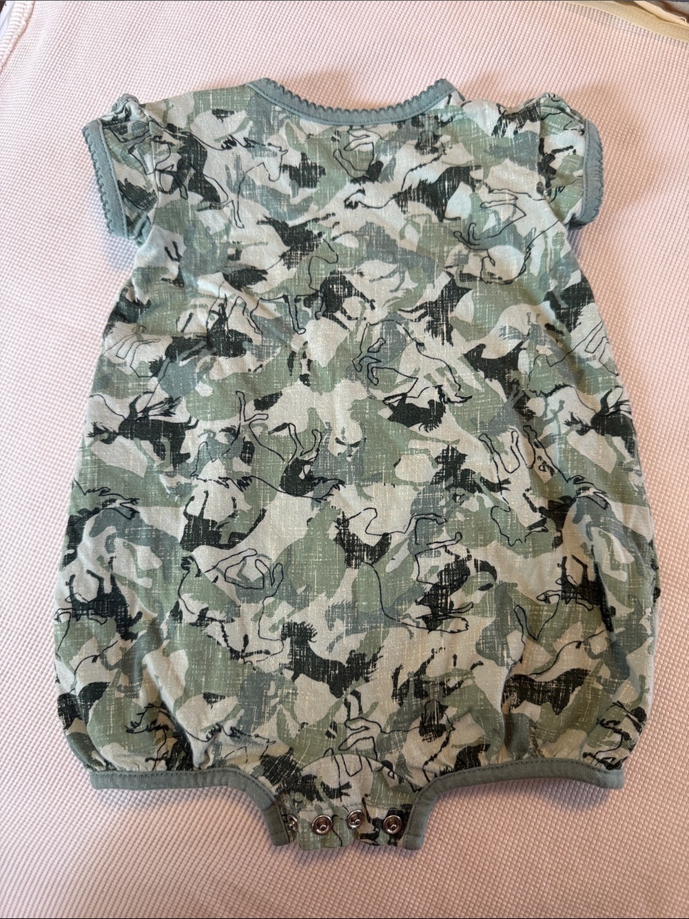 Carhartt Green Camo Infant Romper with Puff Sleeves - Picture 2 of 3